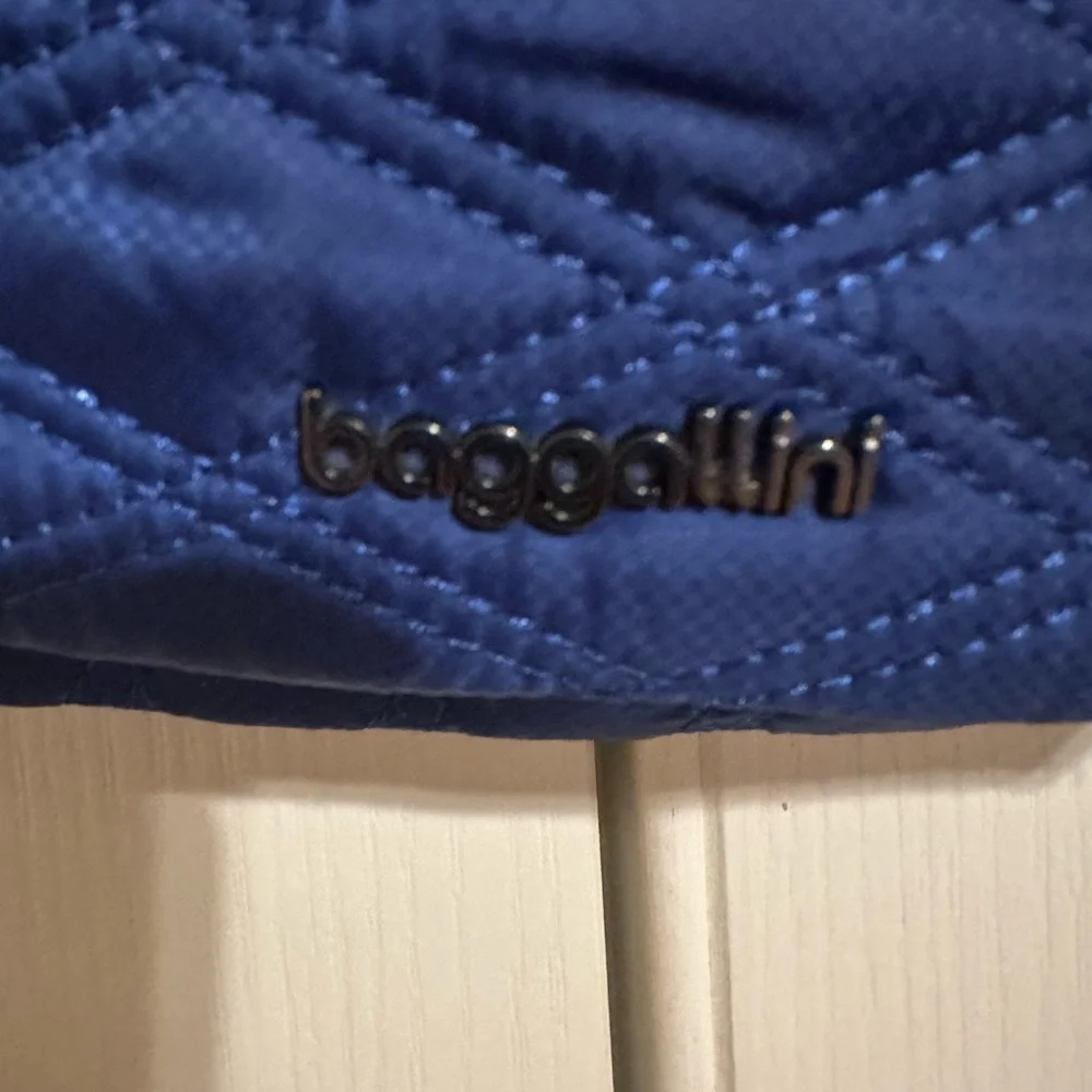 Baggallini Royal Blue Quilted Crossbody Bag - Like New